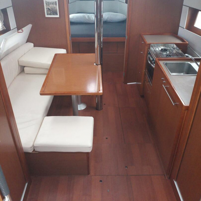 Naima | Oceanis 38.1 photo 5