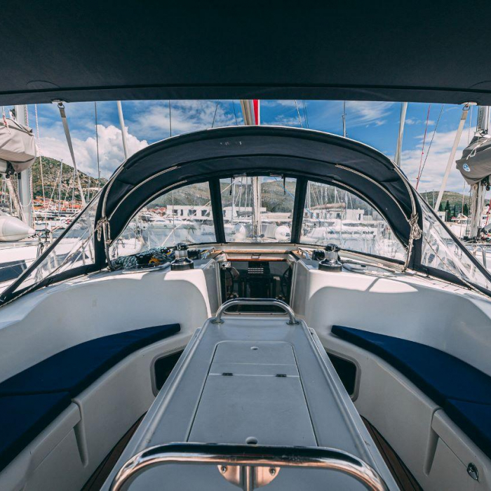 Ana B | Sun Odyssey 49i photo 8