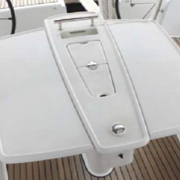 In Compliance | Oceanis 50 photo 6