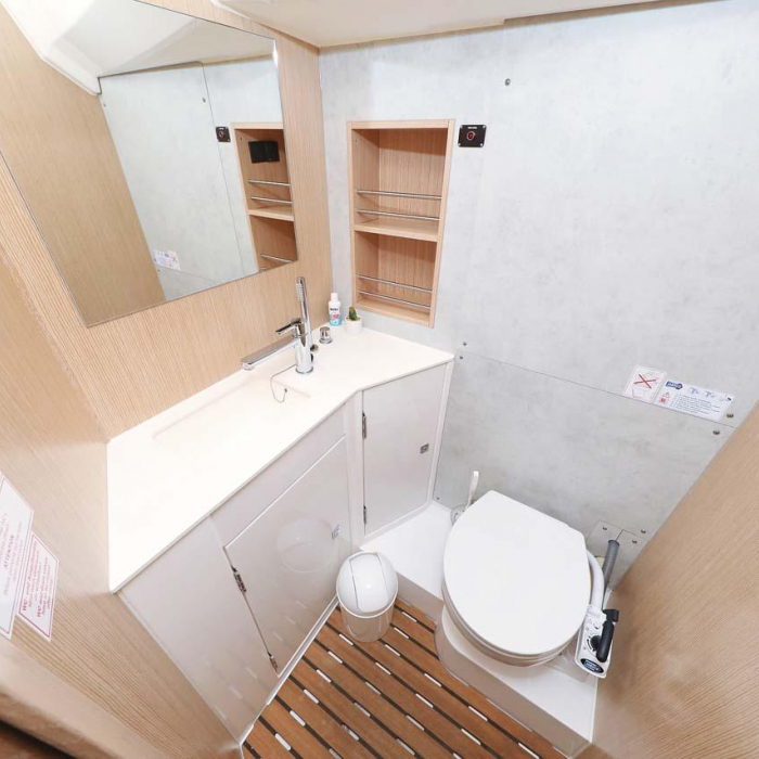 Leya | Bavaria C42 Style photo 3