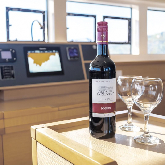 White Pearl | Lagoon 52 photo 21