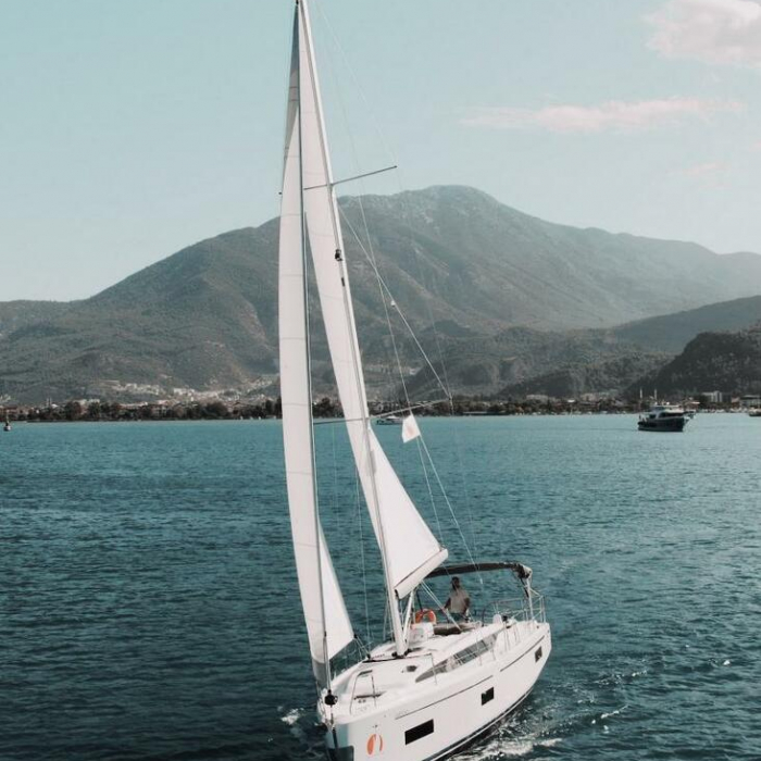 Coconut | Bavaria C38 photo 20