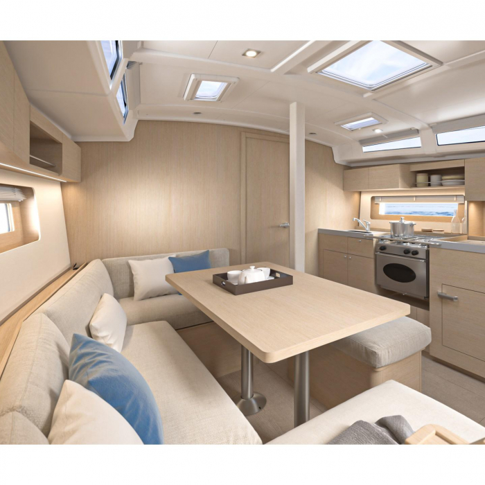 Uraz | Oceanis 37.1 photo 7