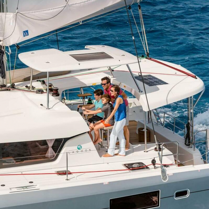 HeyBlue | Lagoon 42 photo 4