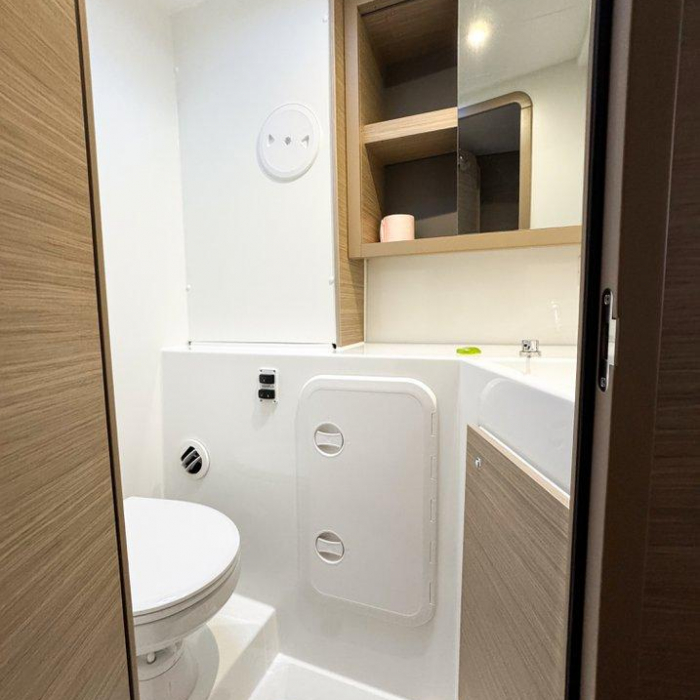 Vanessa | Lagoon 42 photo 17