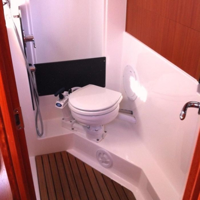 Izar | Bavaria Cruiser 32 photo 10