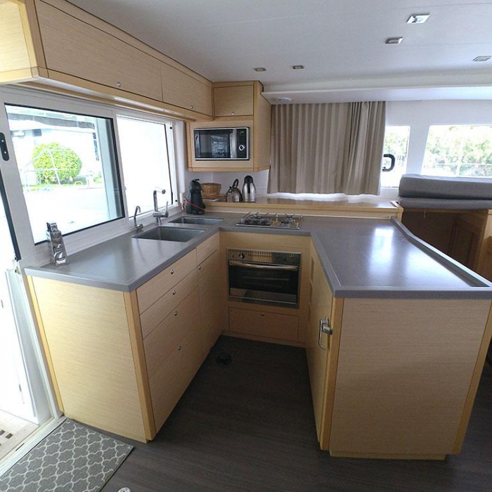 Belo | Lagoon 450 F photo 16