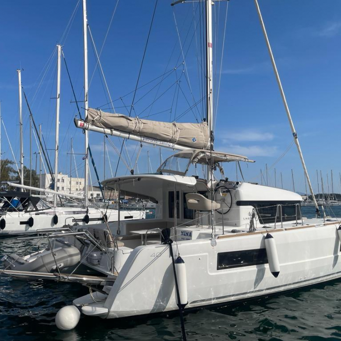 Nina (A/C, Gen 10KWA, watermaker, electric winch) | Lagoon 40 photo 8