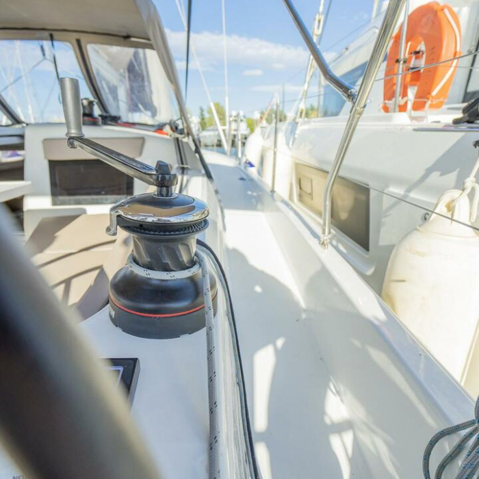 HIGH TIME | Sun Odyssey 410 photo 1