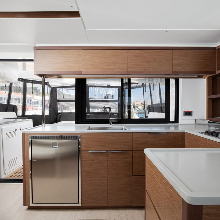 Long Island | Lagoon 46 photo 1