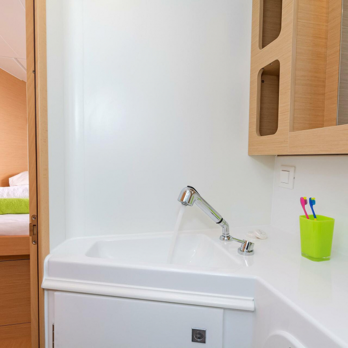 Breeze | Lagoon 42 A/C & GEN & WM photo 24