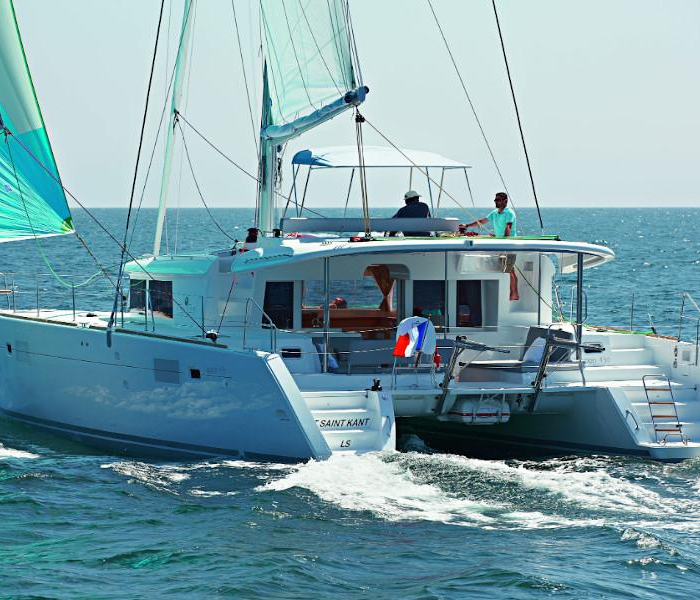 Caliente | Lagoon 450 Flybridge photo 2