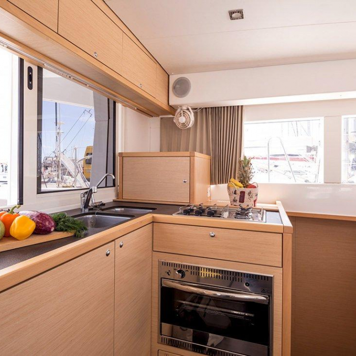 Lost Cat | Lagoon 39 photo 6