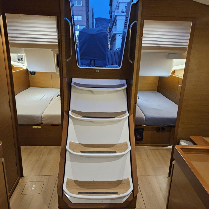 Virginia (A/C, Gen. 10kVA, Watermaker 160L/h, Electric Winch) | Sun Odyssey 440 photo 11