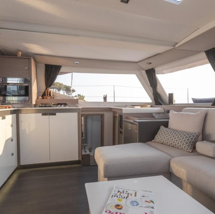 Sailor Venus | Fountaine Pajot Isla 40 photo 9