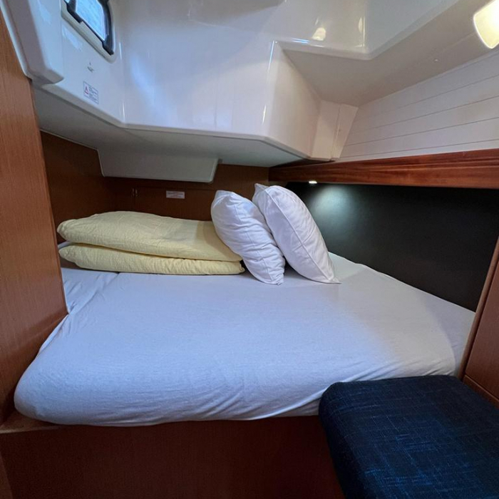 Jugo | Bavaria Cruiser 37 photo 5