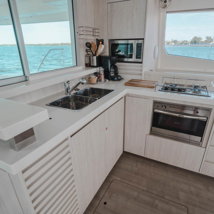 Andiamo (With Captain) | Leopard 50 photo 4