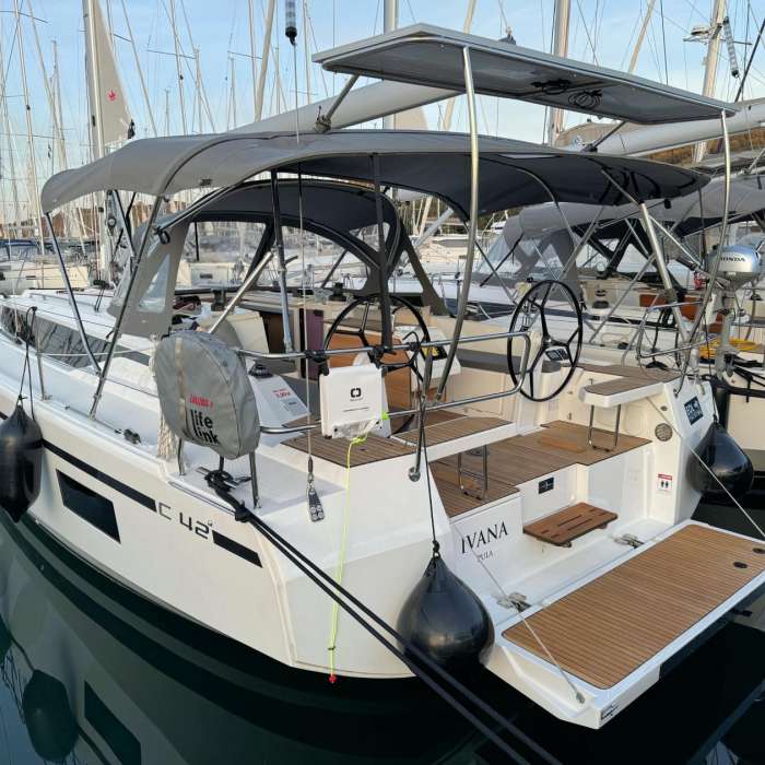 Ivana | Bavaria C42 photo 2