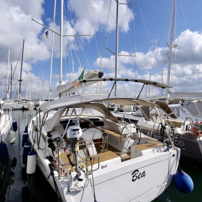 Bea - Water maker, Solar Panel | Hanse 458 photo 3