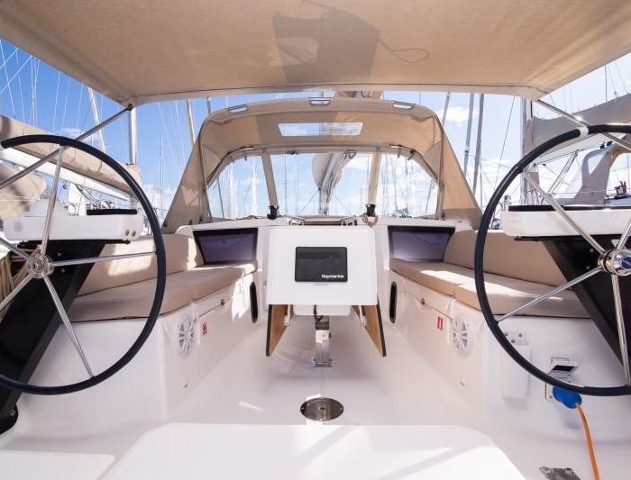 Barone | Dufour 390 GL photo 16