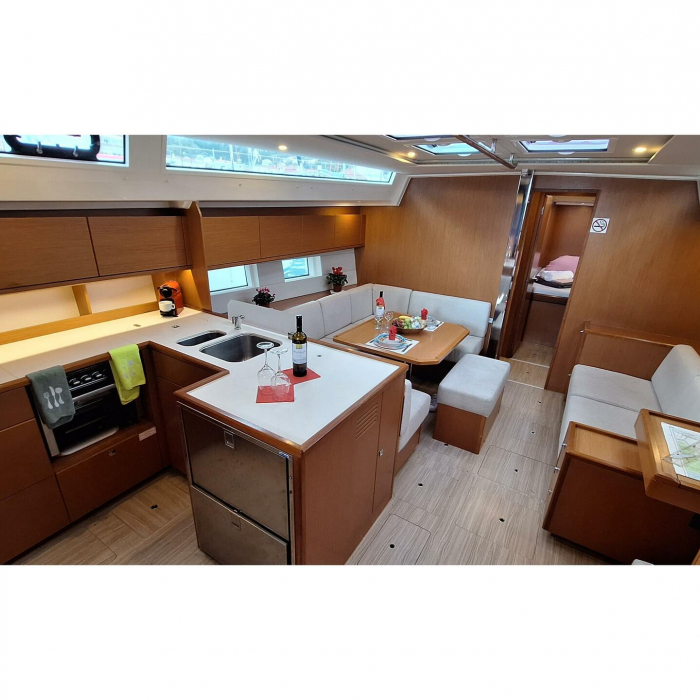 LADY FLORA 3 | Bavaria C50 photo 13