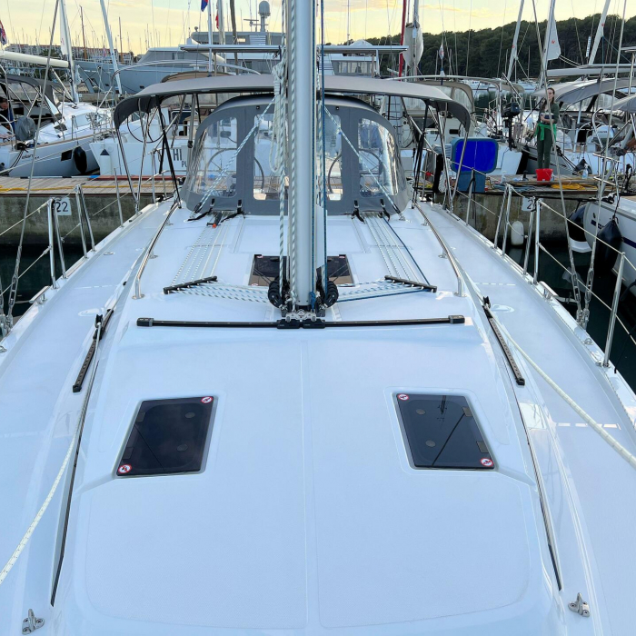 Mala Hana | Bavaria C38 photo 1