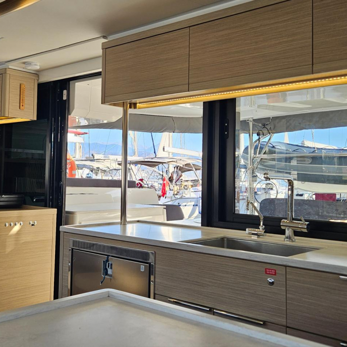 A-Sphere | Lagoon 46 photo 9