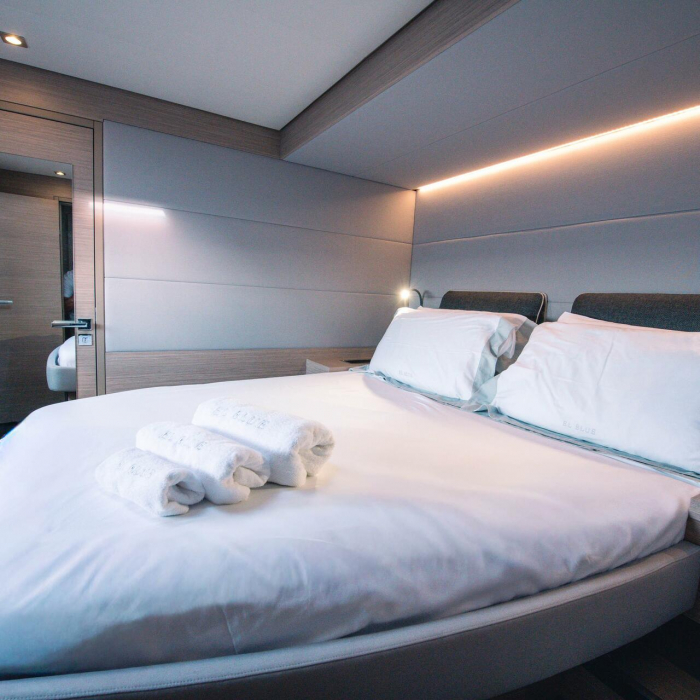 EL-BLUE | Lagoon 55 photo 11