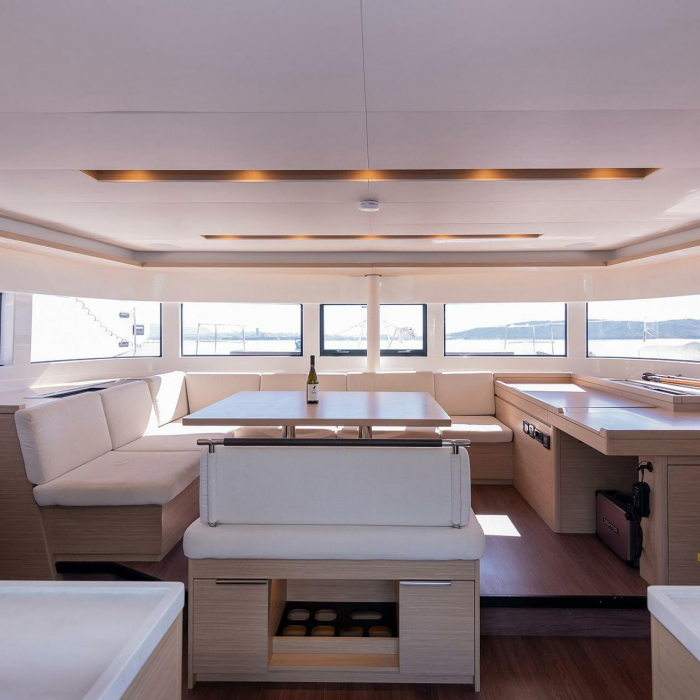 Lavina | Lagoon 51 photo 6