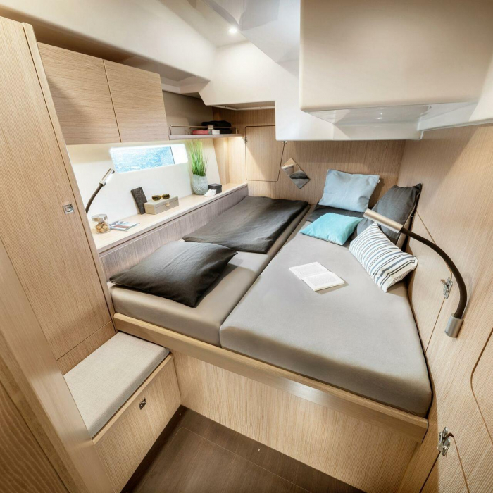 Malena | Bavaria C50 photo 4