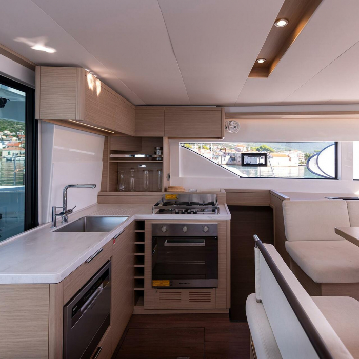 Lavina | Lagoon 51 photo 7