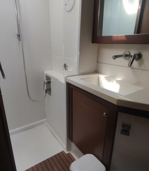 Alex Jr. | Lagoon 450 Flybridge photo 8