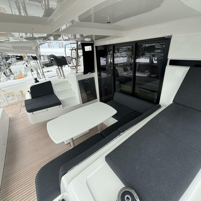 FINE GIRL | Lagoon 42 photo 9