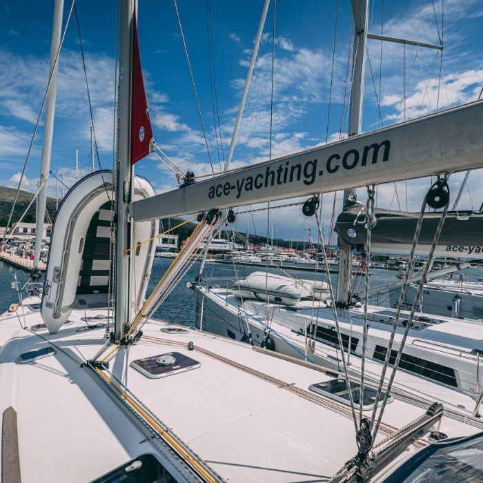 Ana B. | Sun Odyssey 49i photo 27