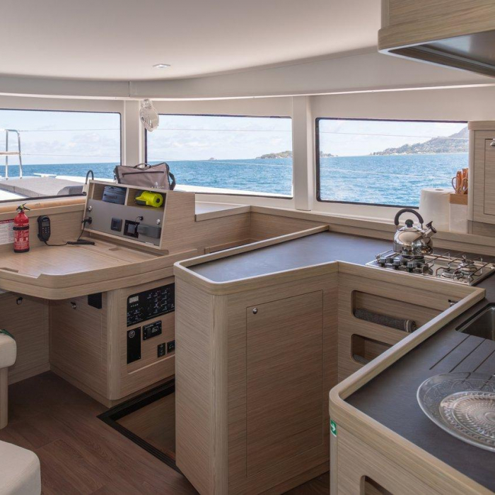 Vanessa | Lagoon 42 photo 12