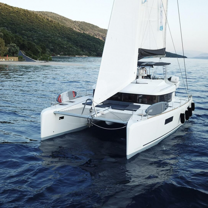 Blue Velvet | Lagoon 52 photo 1