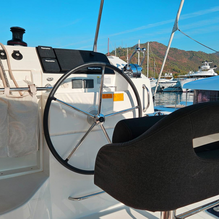 Shima | Lagoon 40 photo 2