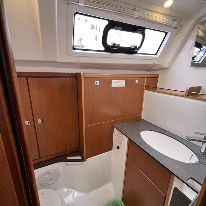 Jugo | Bavaria Cruiser 37 photo 3