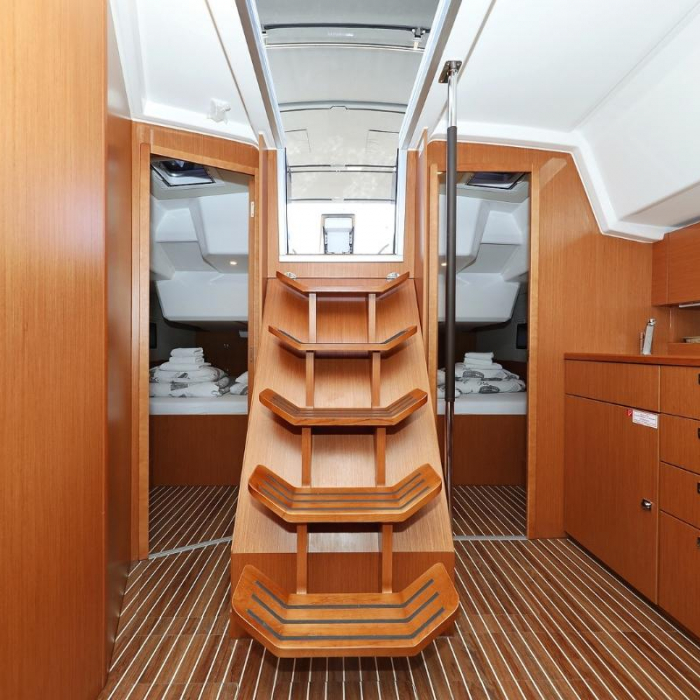 Lea | Bavaria C38 photo 7