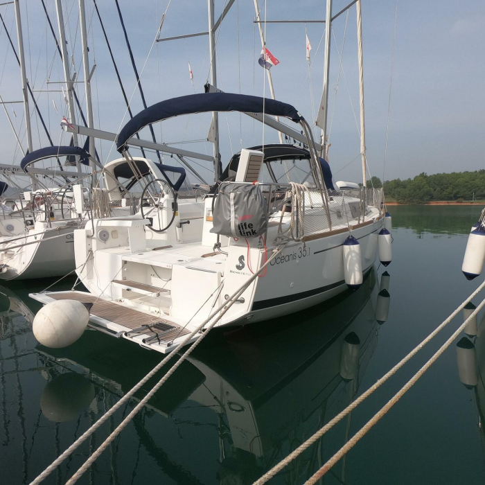 Abeona | Oceanis 35.1 photo 2