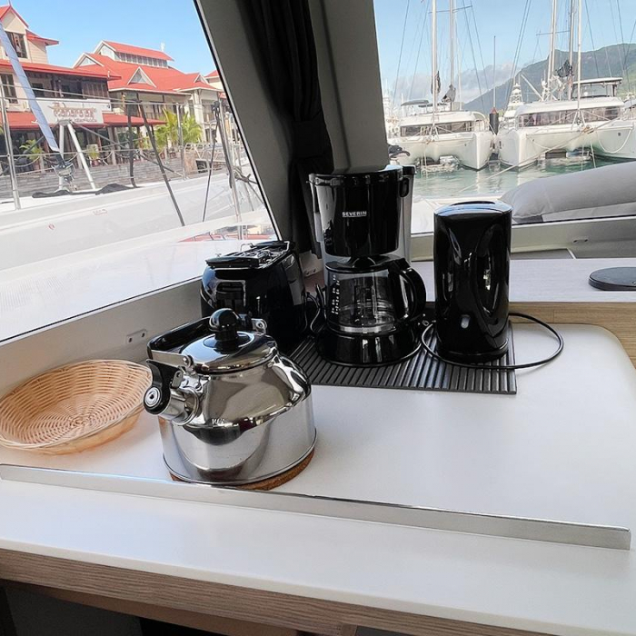 Barnacle | Fountaine Pajot Isla 40 photo 15