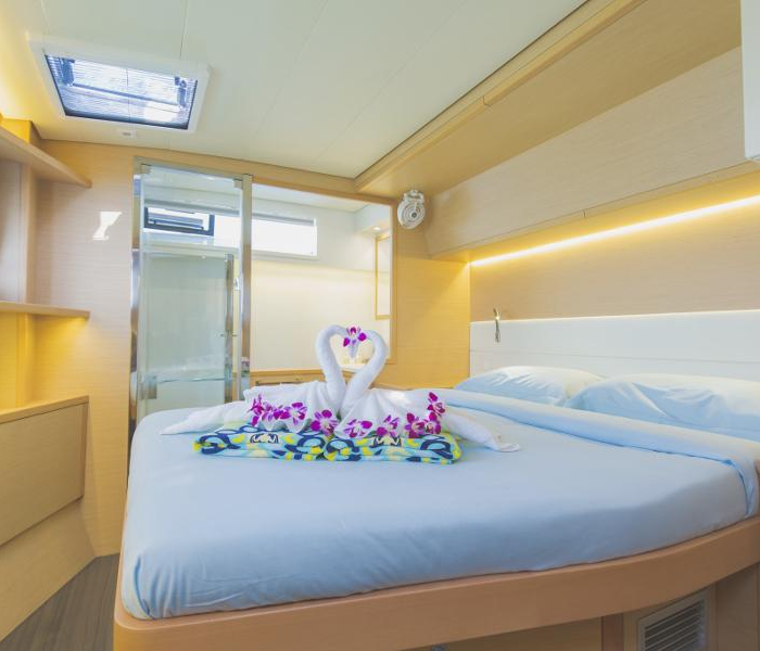 Blue Moon | Lagoon 52F photo 55