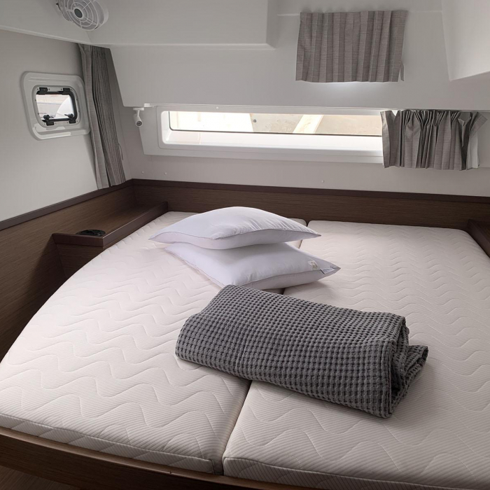 Zoe | Lagoon 42 photo 13