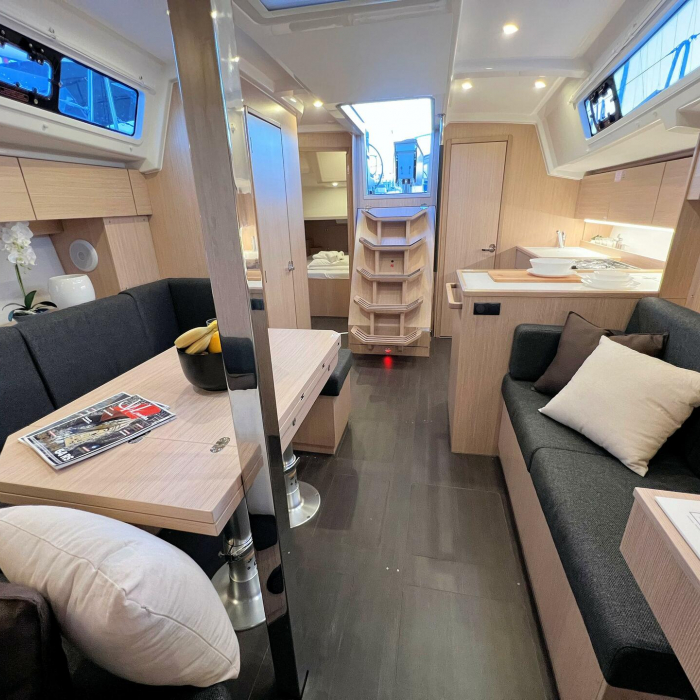 Mala Hana | Bavaria C38 photo 18