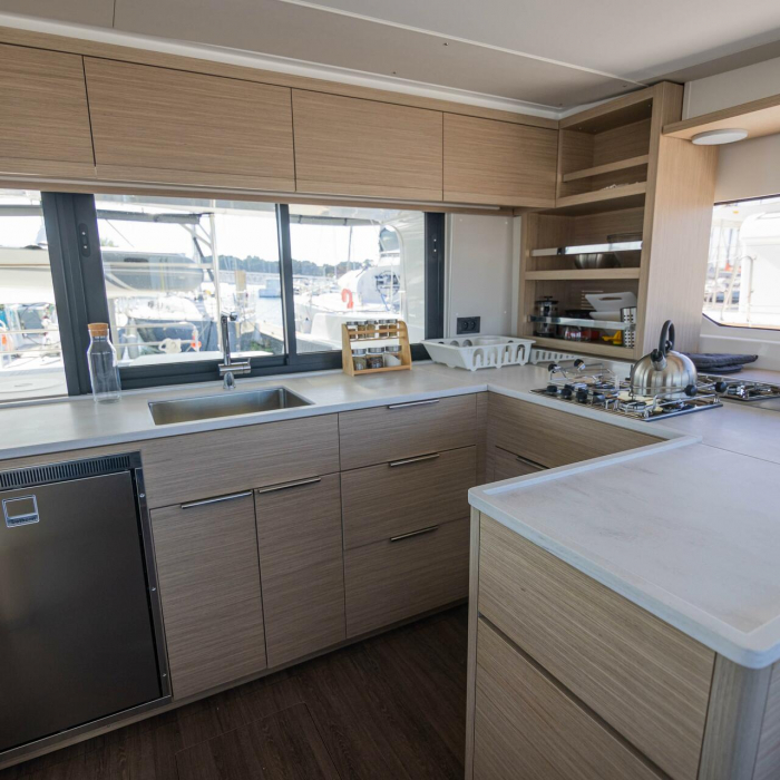 Cari | Lagoon 46 photo 11