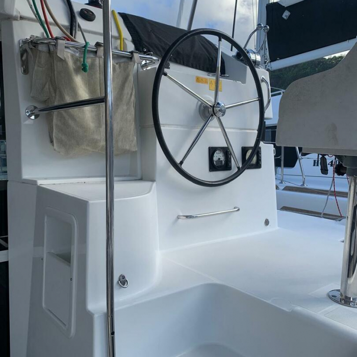 Cotopaxi | Lagoon 40 photo 3