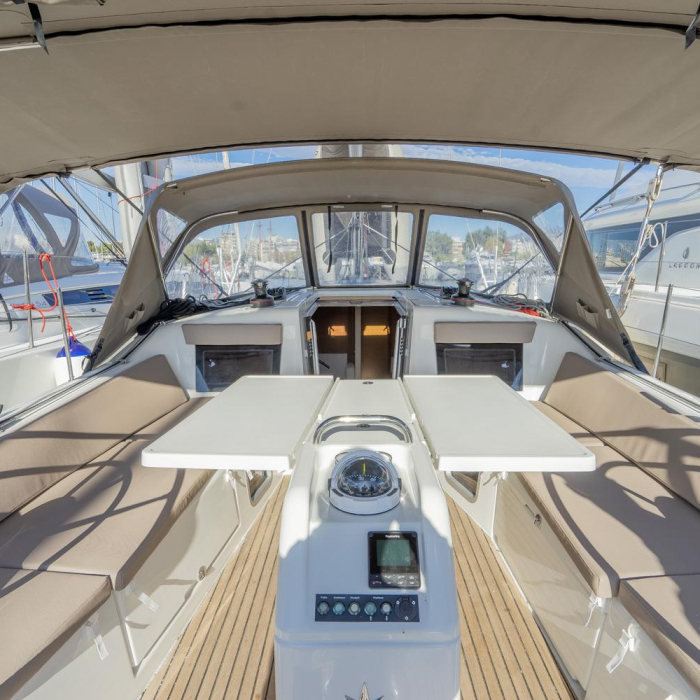 HIGH TIME | Sun Odyssey 410 photo 8