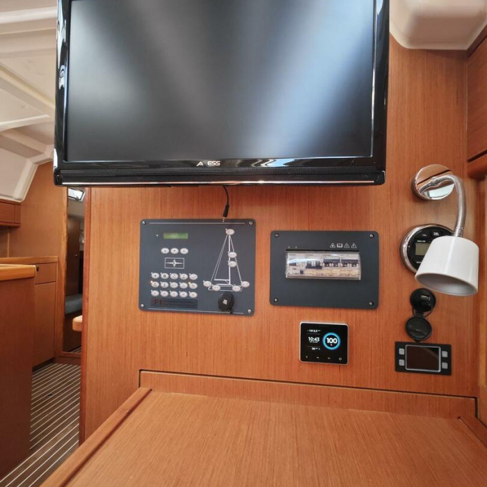 Almira | Bavaria Cruiser 37 photo 9