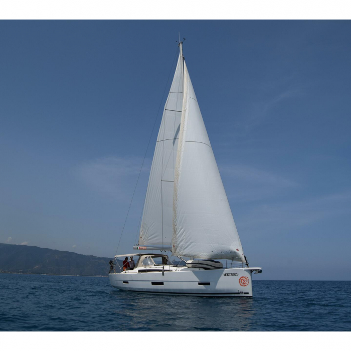 Little Mokoro | Dufour 430 photo 1