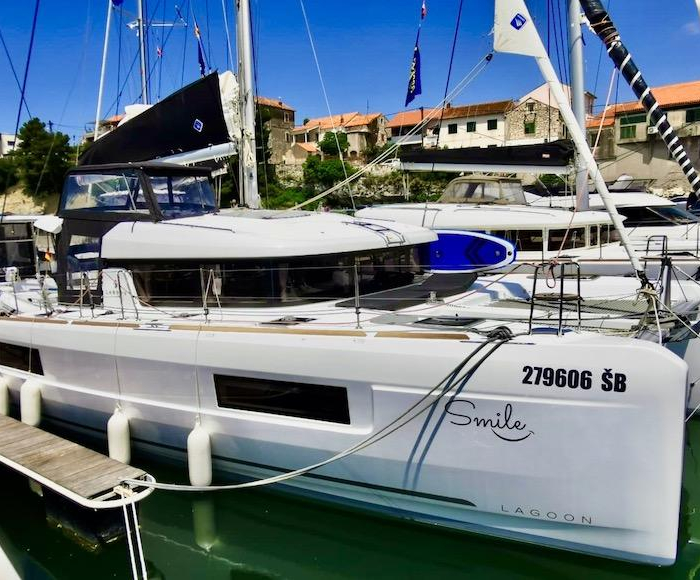 Smile | Lagoon 40 photo 2